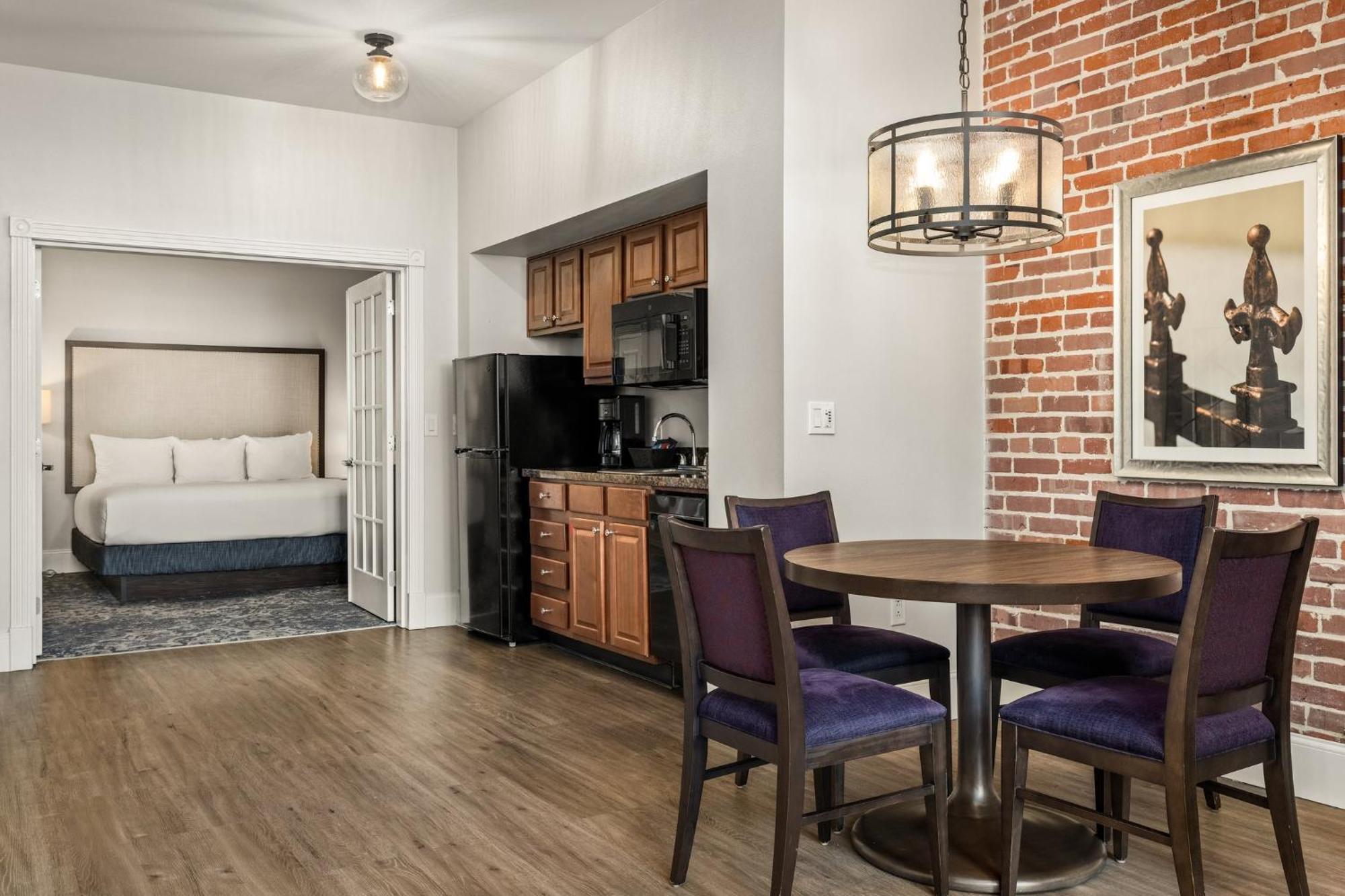 Club Wyndham La Belle Maison New Orleans Exterior photo