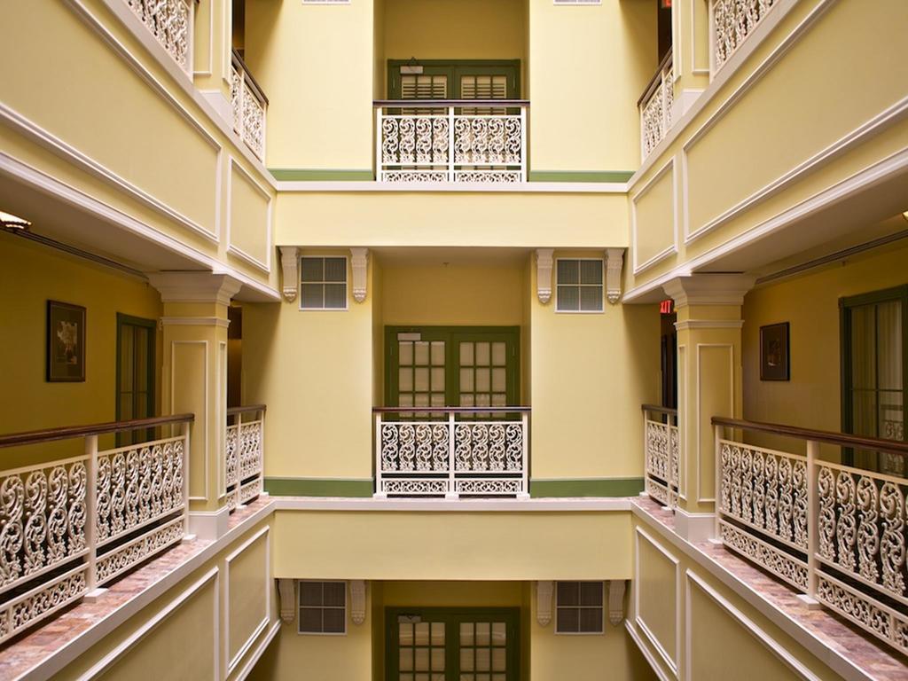Club Wyndham La Belle Maison New Orleans Exterior photo