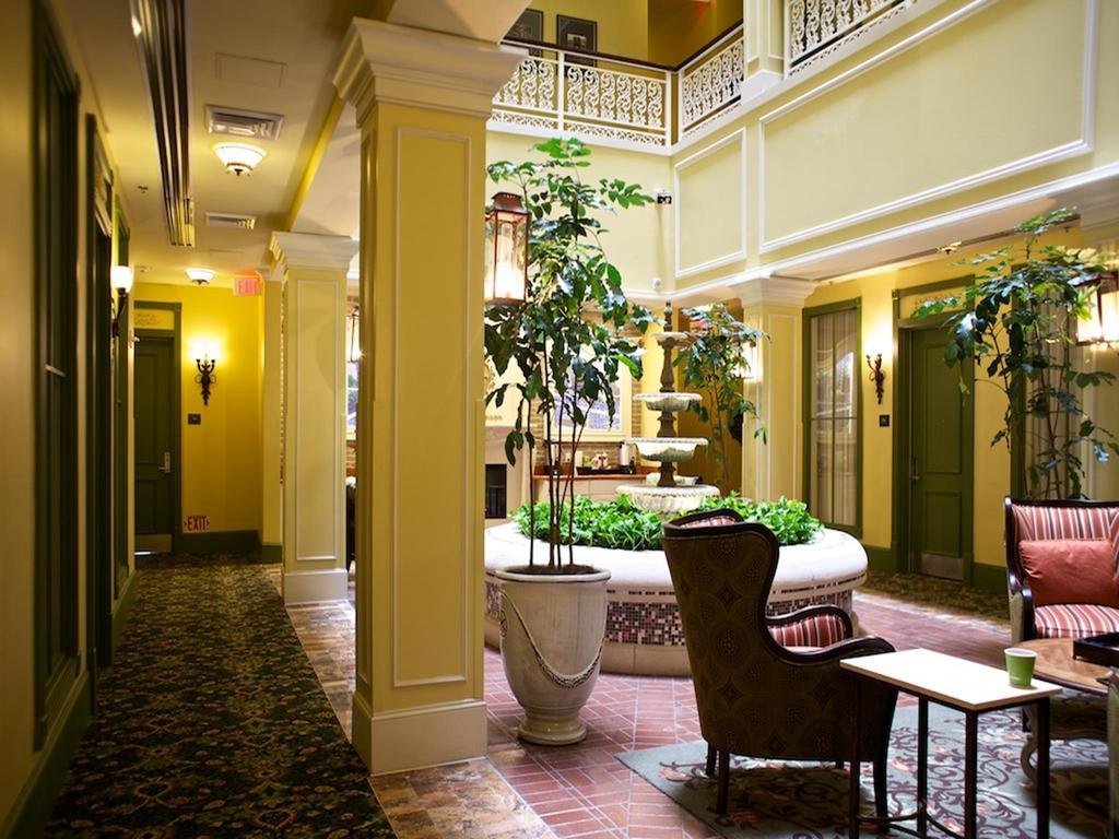 Club Wyndham La Belle Maison New Orleans Exterior photo